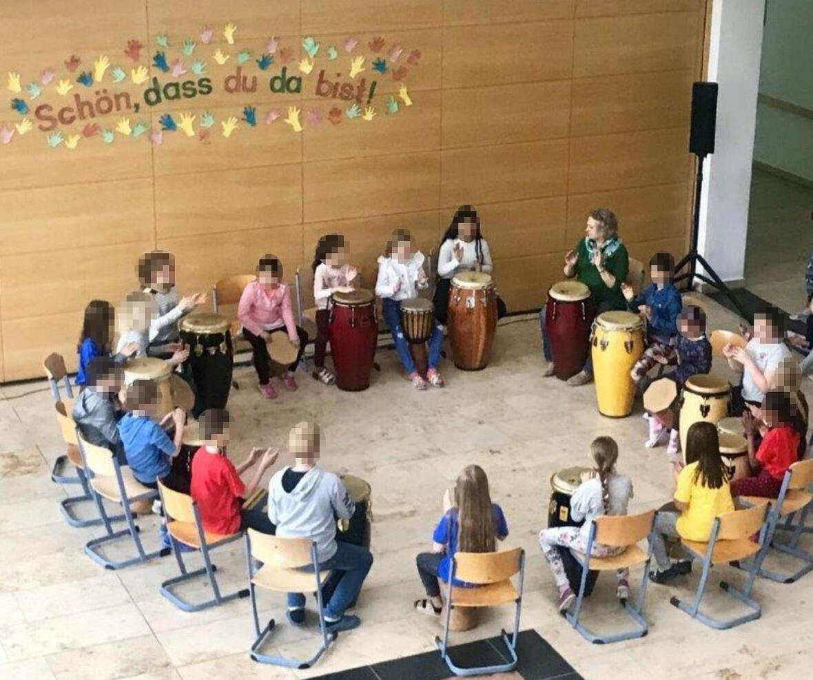 Die Trommelgruppe eröffnet den Musiktag